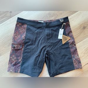 NWT BILLABONG SHORTS 32 by Tyler